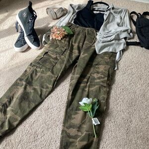 American Eagle Outfitters Olive Green Cargo Pants